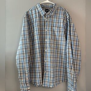 Gap men’s Blue and white plaid button-up shirt. Size XXL